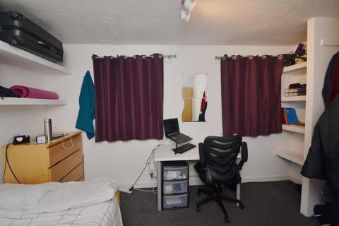 4 bedroom terraced house to rent, Stretford Road, Manchester M15