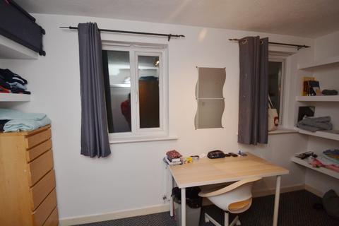 4 bedroom terraced house to rent, Stretford Road, Manchester M15