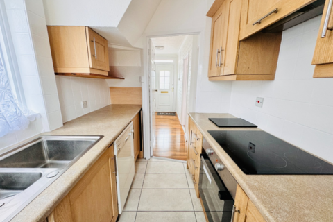 3 bedroom semi-detached house to rent, Duncroft, London, SE18