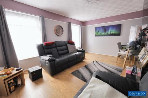 2 bedroom flat for sale, Poplar Avenue, Hove