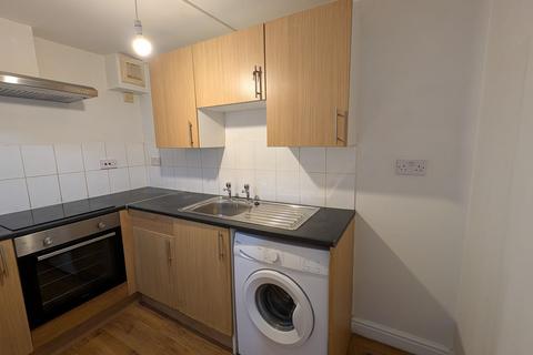 2 bedroom flat to rent, Folkestone Road, Dover, CT17