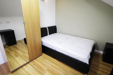 2 bedroom flat share to rent, Apt 4A, 19 Regent Park Terrace, Headingley LS6