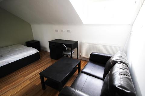 2 bedroom flat share to rent, Apt 4A, 19 Regent Park Terrace, Headingley LS6