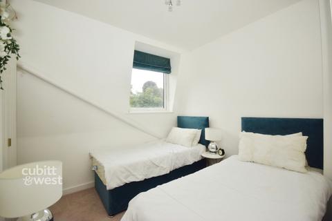 2 bedroom flat to rent, Brighton Road Redhill RH1