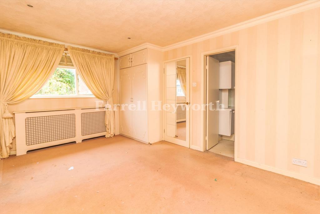 Bedroom 1 image 2