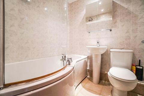 2 bedroom house to rent, Church Street, Hatfield AL9