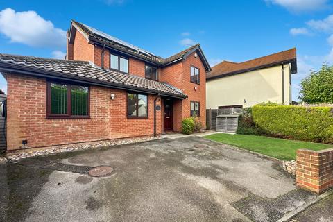 4 bedroom detached house for sale, Rossdene Gardens, Dunmow CM6