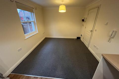 2 bedroom flat to rent, Milliners Place, Matthew Street, DUNSTABLE