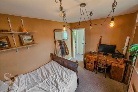 25 Beard Crescent, New Mills, High Peak, SK22 4LH