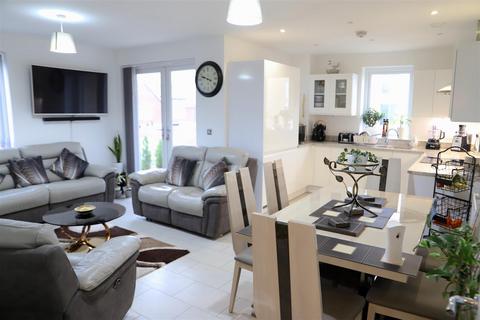 undefined, Fairlands Court, Hunting Place, Hounslow TW5