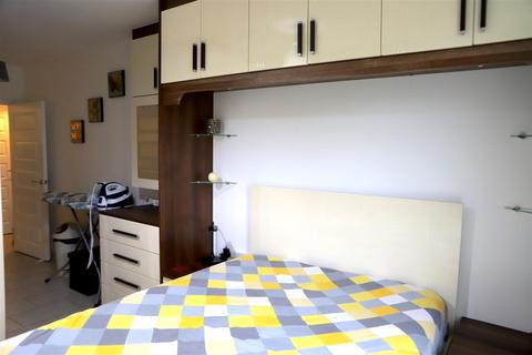 undefined, Fairlands Court, Hunting Place, Hounslow TW5