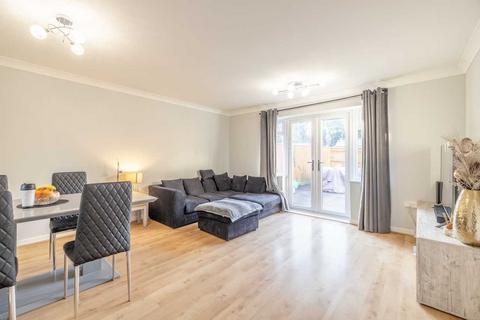 11 Bishops Orchard, Farnham Royal, Slough, SL2 3AB