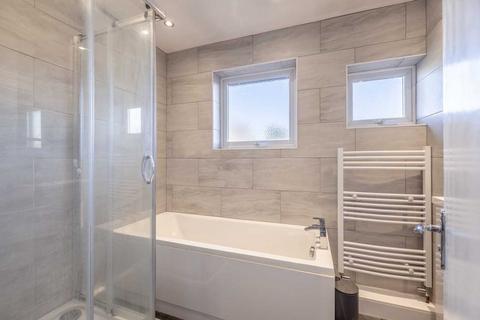 11 Bishops Orchard, Farnham Royal, Slough, SL2 3AB