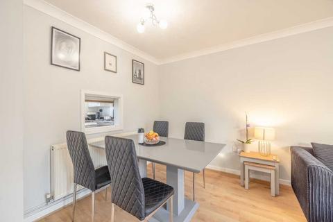 11 Bishops Orchard, Farnham Royal, Slough, SL2 3AB