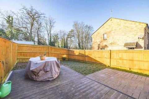 11 Bishops Orchard, Farnham Royal, Slough, SL2 3AB
