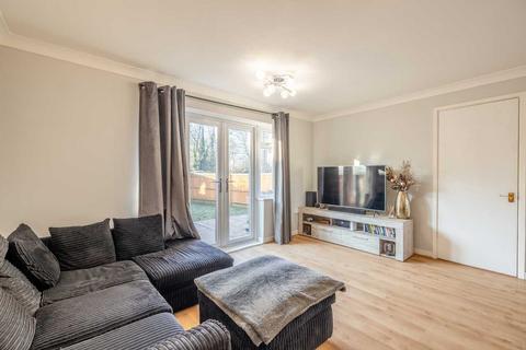 11 Bishops Orchard, Farnham Royal, Slough, SL2 3AB