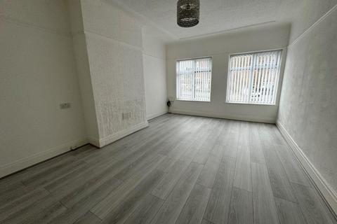 3 bedroom flat to rent, High Street, Liverpool