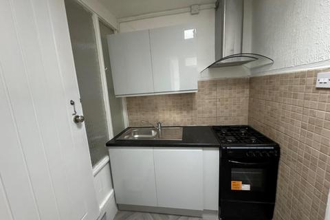 3 bedroom flat to rent, High Street, Liverpool