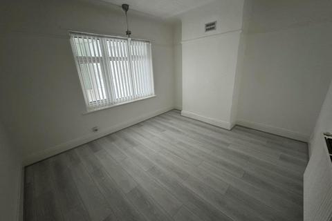 3 bedroom flat to rent, High Street, Liverpool