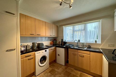 2 bedroom ground floor flat to rent, Benbow House, Bexhill-On-Sea TN39