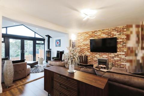 51 Binsted Way, Sheffield, S5 8NW