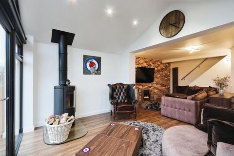 51 Binsted Way, Sheffield, S5 8NW