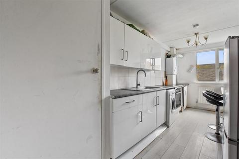 4 bedroom flat for sale, Swain Street, London