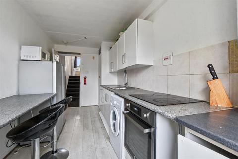 4 bedroom flat for sale, Swain Street, London