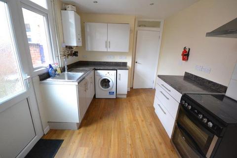 4 bedroom terraced house to rent, Chaucer Street, Leicester