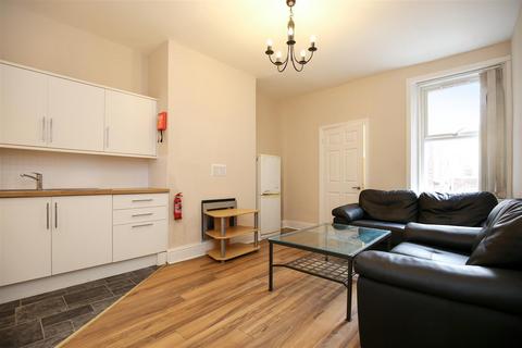 3 bedroom flat to rent, Warwick Street, Newcastle Upon Tyne NE6