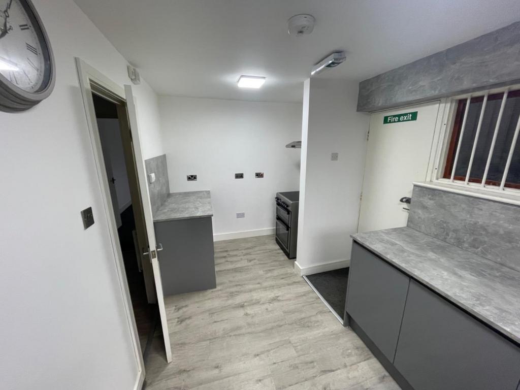 13 FLAT KITCHEN B.jpg