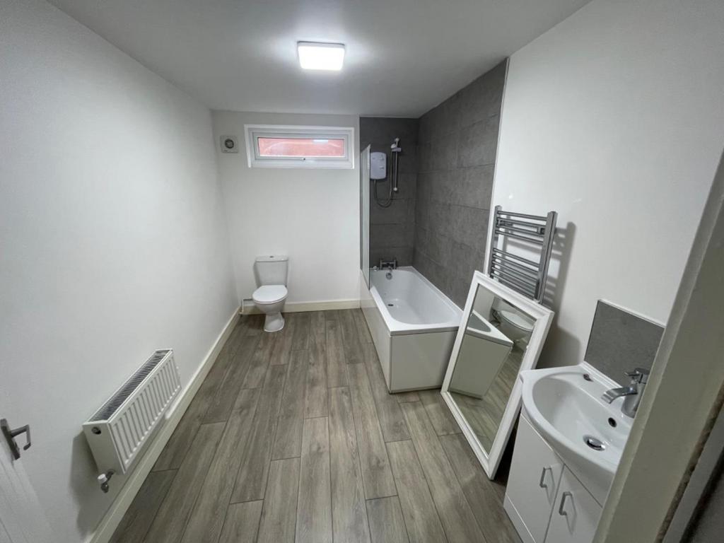 14 FLAT BATHROOM.jpg