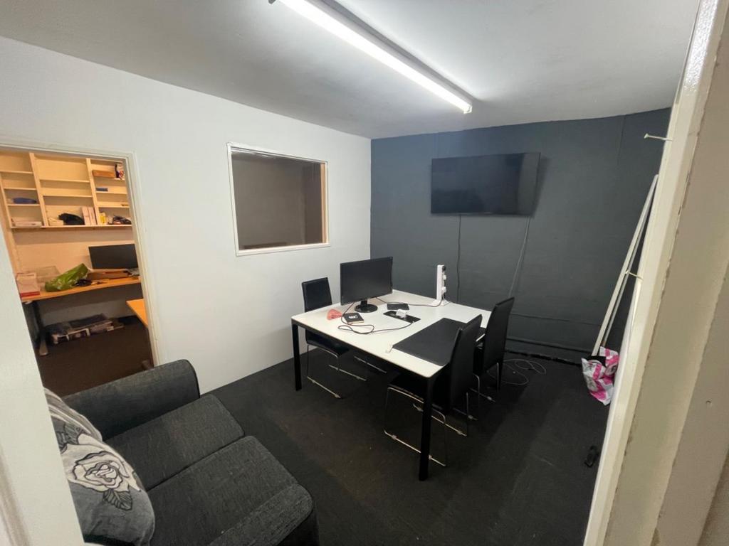 9 OFFICE 1.jpg