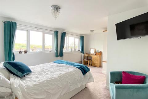 13 Cornwall Crescent, Brighouse, HD6 4DS