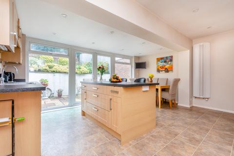 10 Portobello Close, Chesham, HP5 2PL