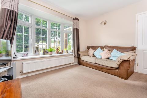 10 Portobello Close, Chesham, HP5 2PL