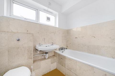 1 bedroom apartment for sale, Waverton Road, London, SW18