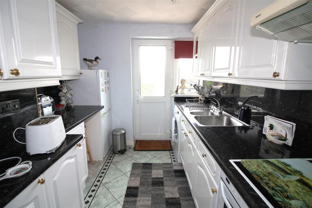 Castlemead Drive, Saltash 2 bed semidetached bungalow for sale £265,000
