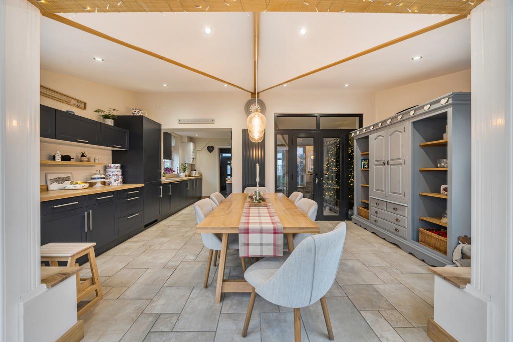 Kitchen / Garden Room