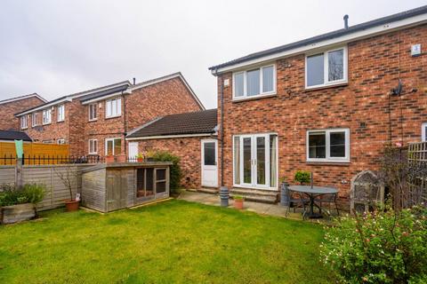 3 bedroom townhouse for sale, Summerbank Close, Drighlington