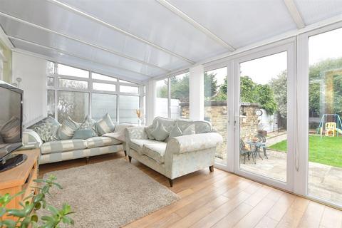 4 bedroom chalet for sale, King Edward Drive, Grays, Essex