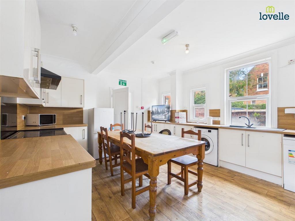 CAM01383 G0-PR0399-STILL018.jpg