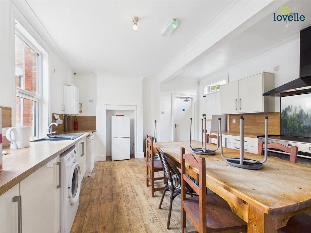 CAM01383 G0-PR0399-STILL020.jpg