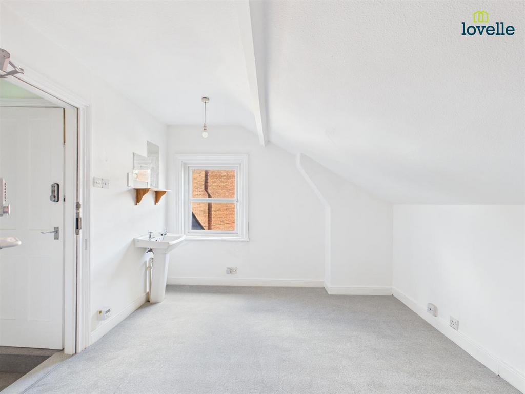 CAM01383 G0-PR0399-STILL013.jpg