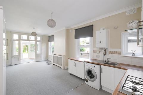 2 bedroom flat for sale, Grove Hill, South Woodford