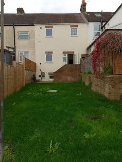 1 bedroom flat to rent, Victoria Road, Chatham ME4