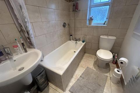 2 bedroom end of terrace house for sale, Manchester Road, Mossley, Ashton-Under-Lyne