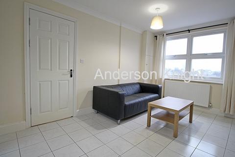 2 bedroom flat to rent, Staines Road, Hounslow , TW3