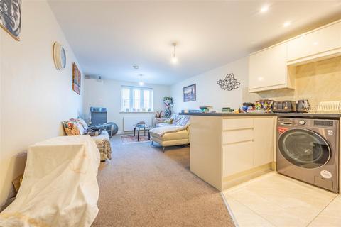 2 bedroom apartment for sale, London Road, Benfleet