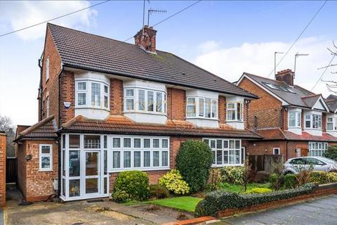 152 Chanctonbury Way, London, N12 7AD